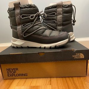 NWT North Face Snow Boots